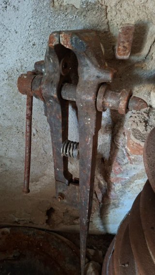 Tornillo de banco antiguo