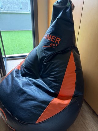 Puf Gamer Negro y Naranja Cualquier duda, chat.