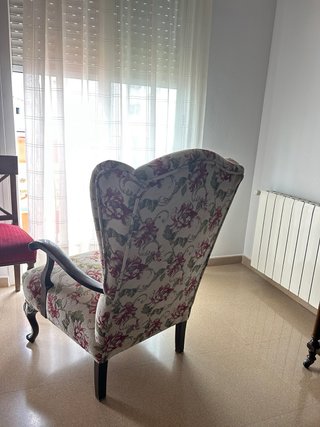 2 Butacas antiguas florales madera y tela