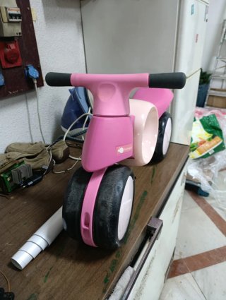 Bicicleta correpasillos rosa para niños