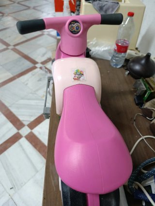 Bicicleta correpasillos rosa para niños