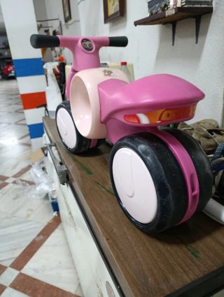 Bicicleta correpasillos rosa para niños