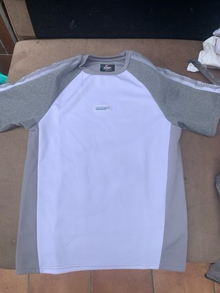 Camiseta Makenzie gris y blanca talla M