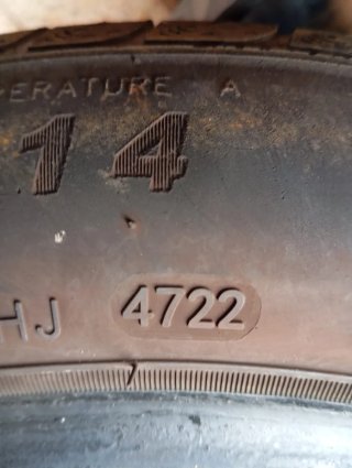 4 Neumáticos Roadx 155/65 R14