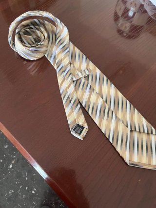 CORBATA DE SEDA DORADA