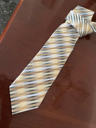 CORBATA DE SEDA DORADA