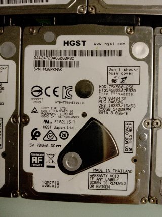 Lote 9 discos duros 2.5 HGST 250GB