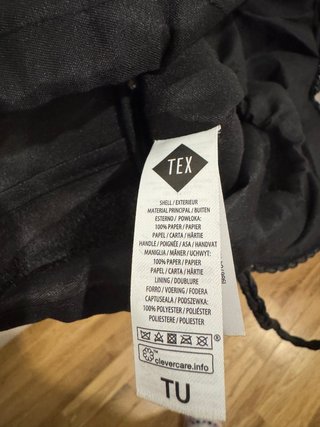 Bolso de hombro redondo de rafia negro