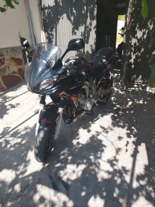 Yamaha FZ6 Naked Negra