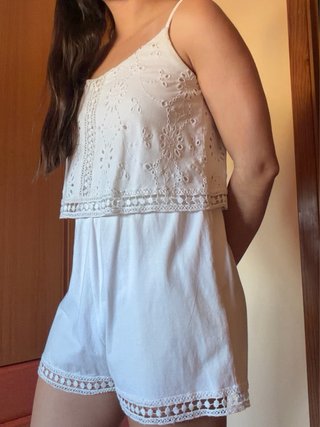 Mono blanco calados