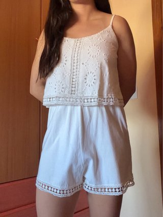 Mono blanco calados