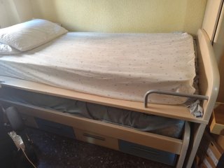 Cama doble con cajonera
