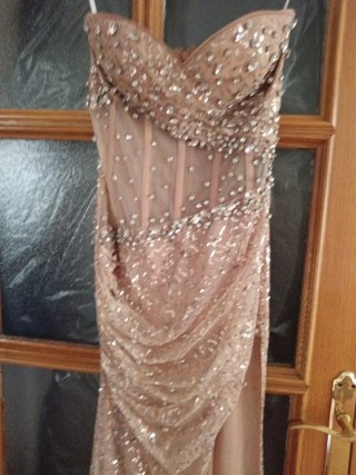 Vestido de fiesta dorado y rosa