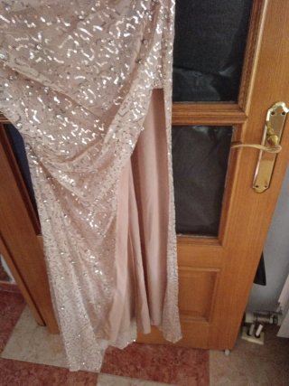 Vestido de fiesta dorado y rosa