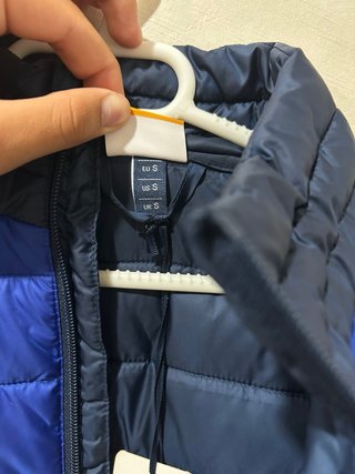 Chaqueta Ellesse azul acolchada