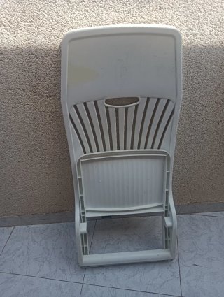 Silla plegable blanca exterior