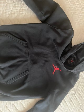 Sudadera Jordan Negra con Logo Rojo