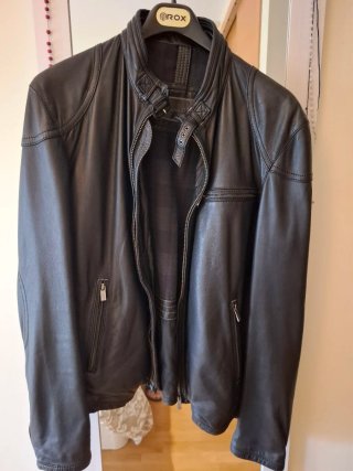 Chaqueta de cuero Massimo Dutti Negra