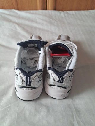 Tenis New Balance Plata/Blanco