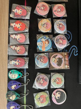 Lote 22 Artículos Anime: Chapas y Llaveros