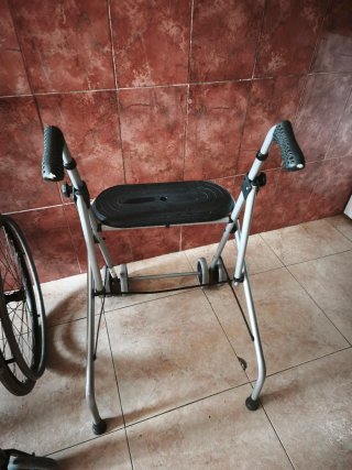 Silla de ruedas plegable