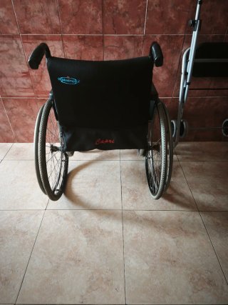 Silla de ruedas plegable