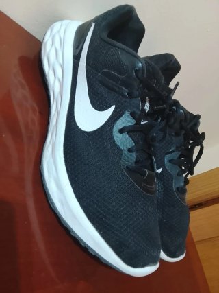 Zapatillas Nike Negras y Blancas