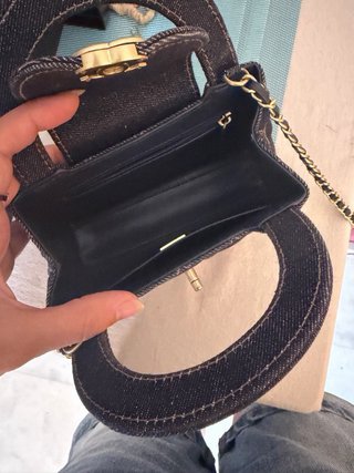 Bolso de mano denim acolchado dorado
