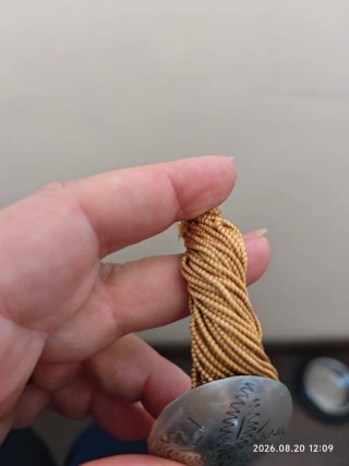 Pulsera artesanal con hilo de seda
