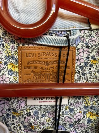 Chaqueta vaquera Levi's floral