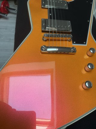 Guitarra EXPLORER Custom Futura Firestorm