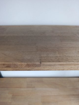 Estantería de madera y metal