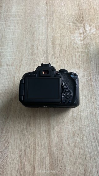 Canon EOS 700D, Lente 18-55, sd 32 gb, accesorios