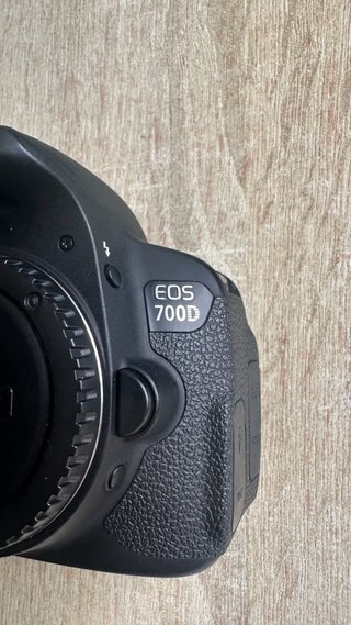 Canon EOS 700D, Lente 18-55, sd 32 gb, accesorios