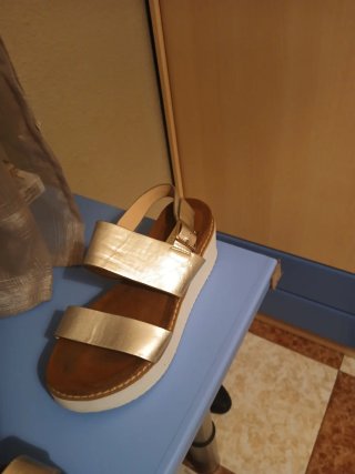 Sandalias plateadas de tiras
