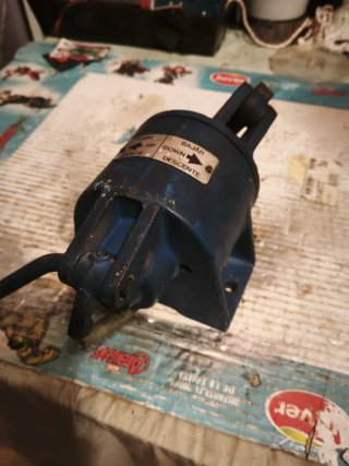 Bomba manual azul