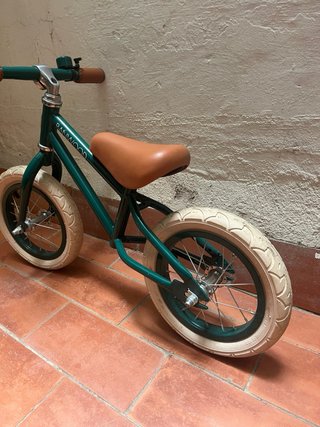 Bicicleta Banwood sin pedales verde