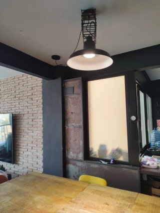 Lámpara de techo o pared extensible de metál negro