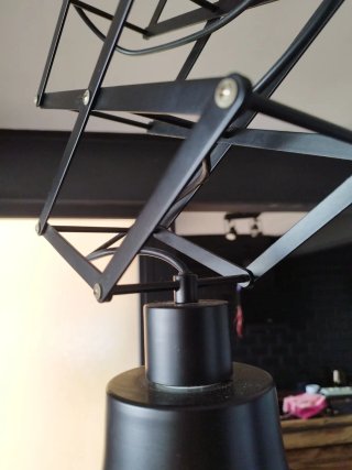 Lámpara de techo o pared extensible de metál negro