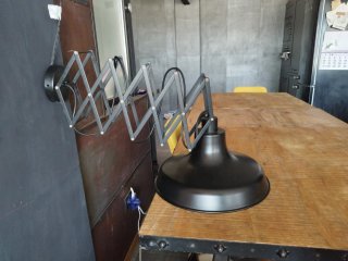 Lámpara de techo o pared extensible de metál negro