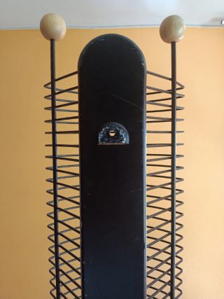 Porta CD metálico y madera antiguo