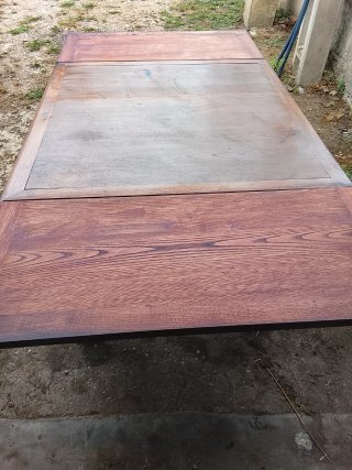 Mesa antigua madera castaño tallada