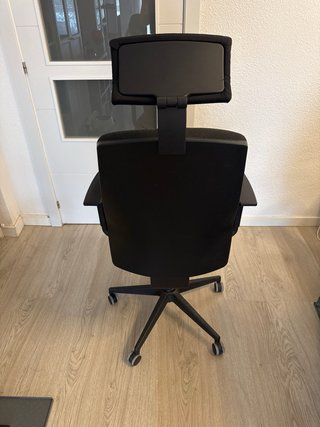 Silla ergonómica de oficina negra