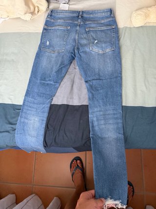 Vaqueros Bershka largos rotos