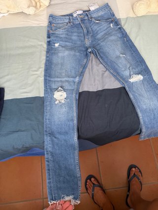 Vaqueros Bershka largos rotos