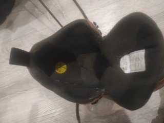 Botas de montaña marrones y verdes