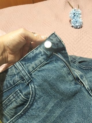 Falda vaquera midi desgastada. Nueva sin etiqueta