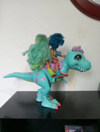 Muñecos Cave Club con Dinosaurio Mattel