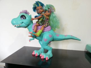 Muñecos Cave Club con Dinosaurio Mattel