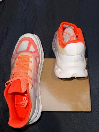 On Cloud Remix Naranja/Blanco